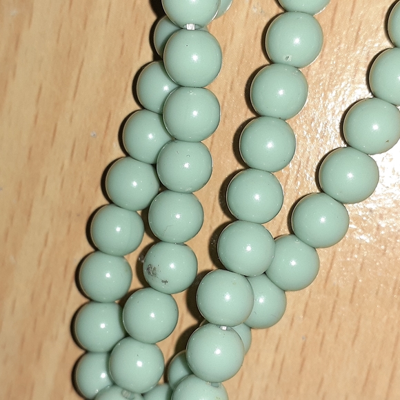 16 in green and gold beaded necklace - Picture 6 of 8